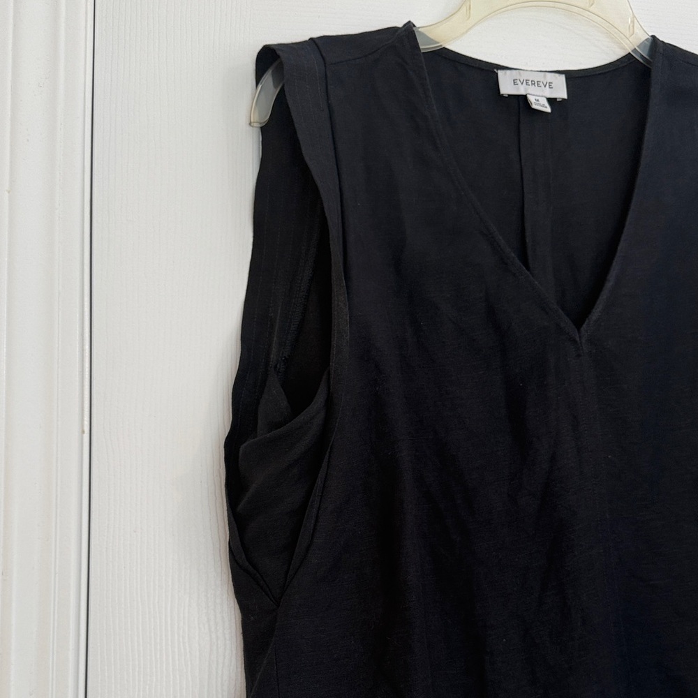 Evereve Black V-Neck Sleeveless Tank Top - Picture 4 of 7